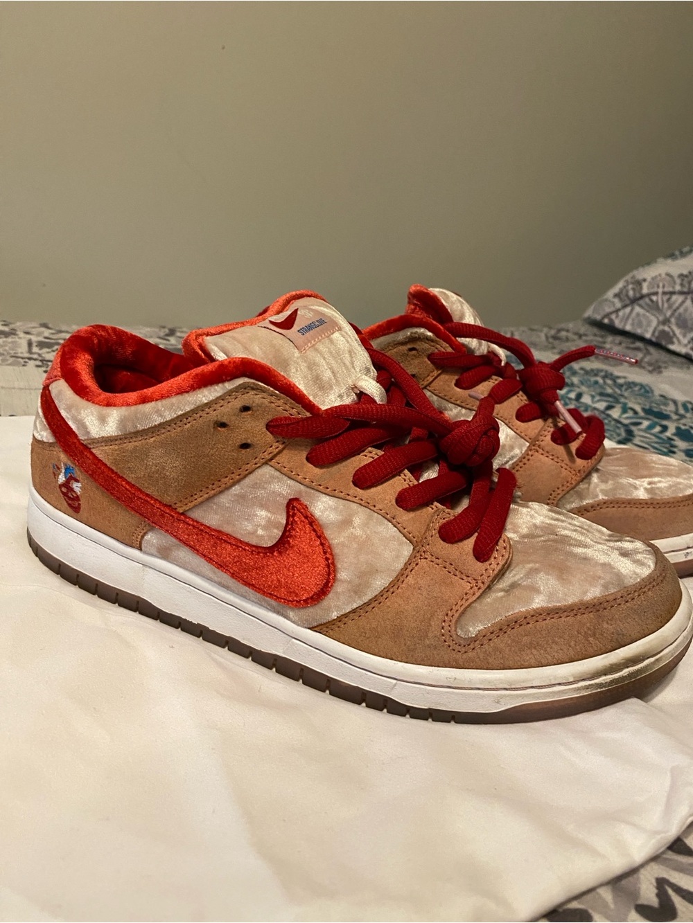 Nike SB strange love velvet sneakers